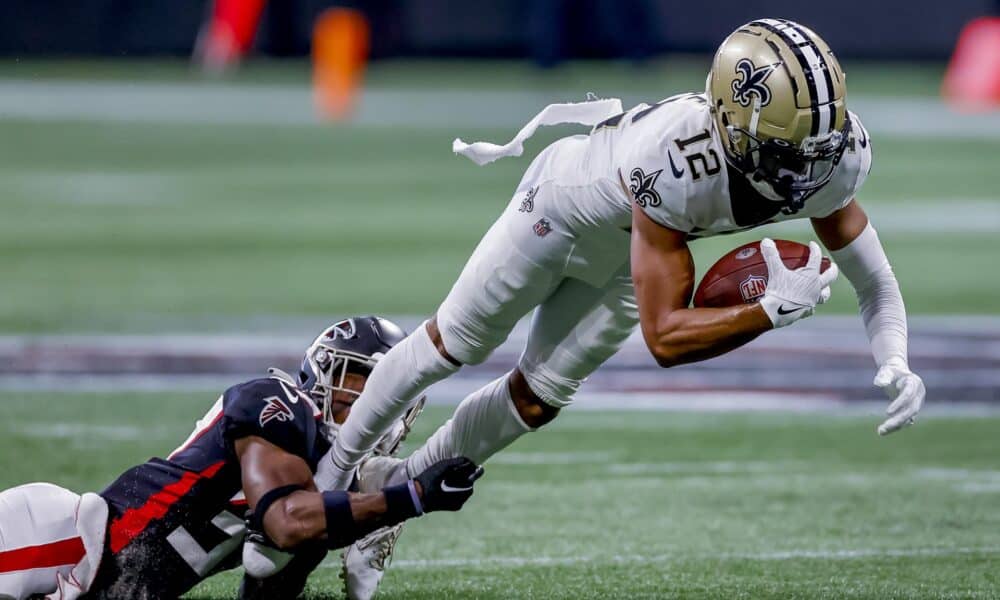 Fotografía de archivo de Chris Olave, receptor de 24 años de New Orleans Saints, quien sufrió este domingo la quinta conmoción cerebral en su carrera durante el primer cuarto del partido con Carolina Panthers.EFE/EPA/ERIK S. LESSER