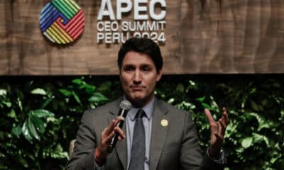 El primer ministro de Canadá, Justin Trudeau, habla durante la APEC CEO Summit, un evento empresarial paralelo a la reunión de líderes de APEC, este viernes en Lima (Perú). EFE/ Carlos Ortega