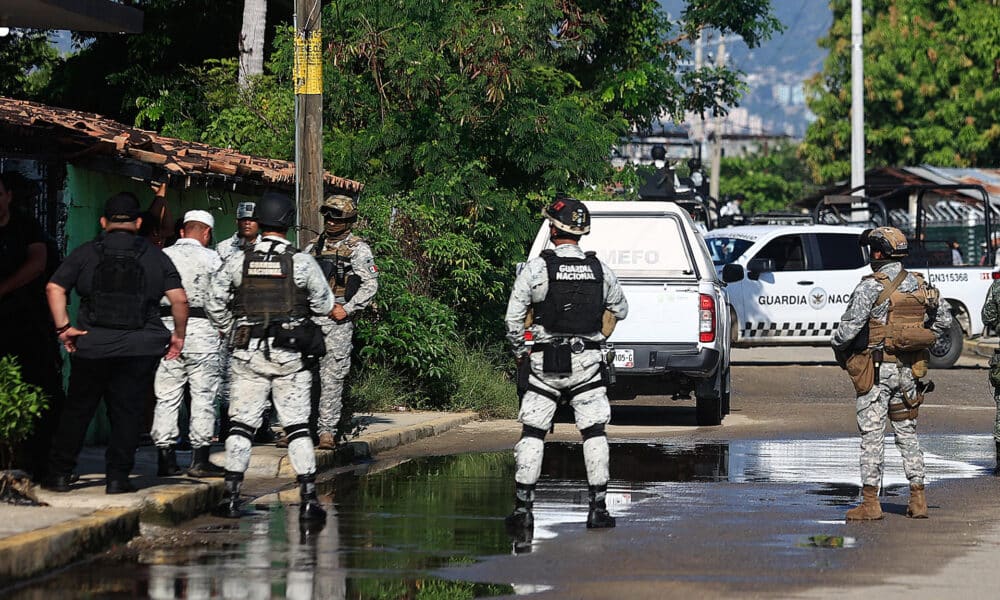 La Fiscalía del sureño estado mexicano de Guerrero reveló este viernes que los 11 cadáveres encontrados en una camioneta la noche del miércoles pertenecen a un grupo de 16 comerciantes desaparecidos el mes pasado en la zona centro de la entidad. Imagen de archivo. EFE/ David Guzmán