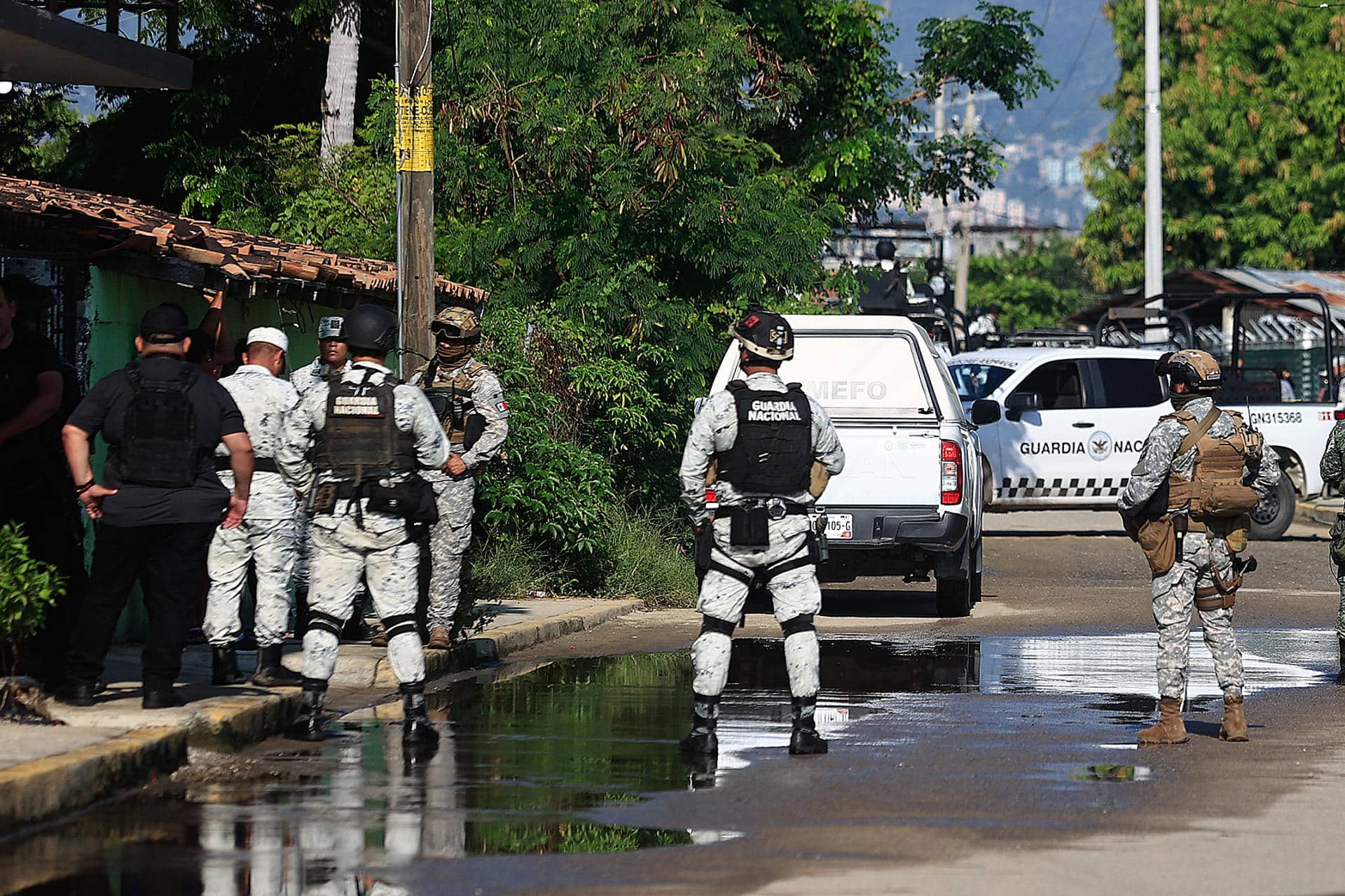 La Fiscalía del sureño estado mexicano de Guerrero reveló este viernes que los 11 cadáveres encontrados en una camioneta la noche del miércoles pertenecen a un grupo de 16 comerciantes desaparecidos el mes pasado en la zona centro de la entidad. Imagen de archivo. EFE/ David Guzmán