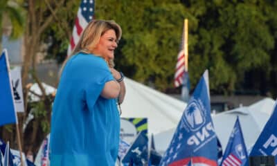 La candidata a la gobernación de Puerto Rico por el Partido Nuevo Progresista (PNP), Jenniffer González asiste al cierre de campaña este domingo, en Guaynabo (Puerto Rico).EFE/ Enid M Salgado