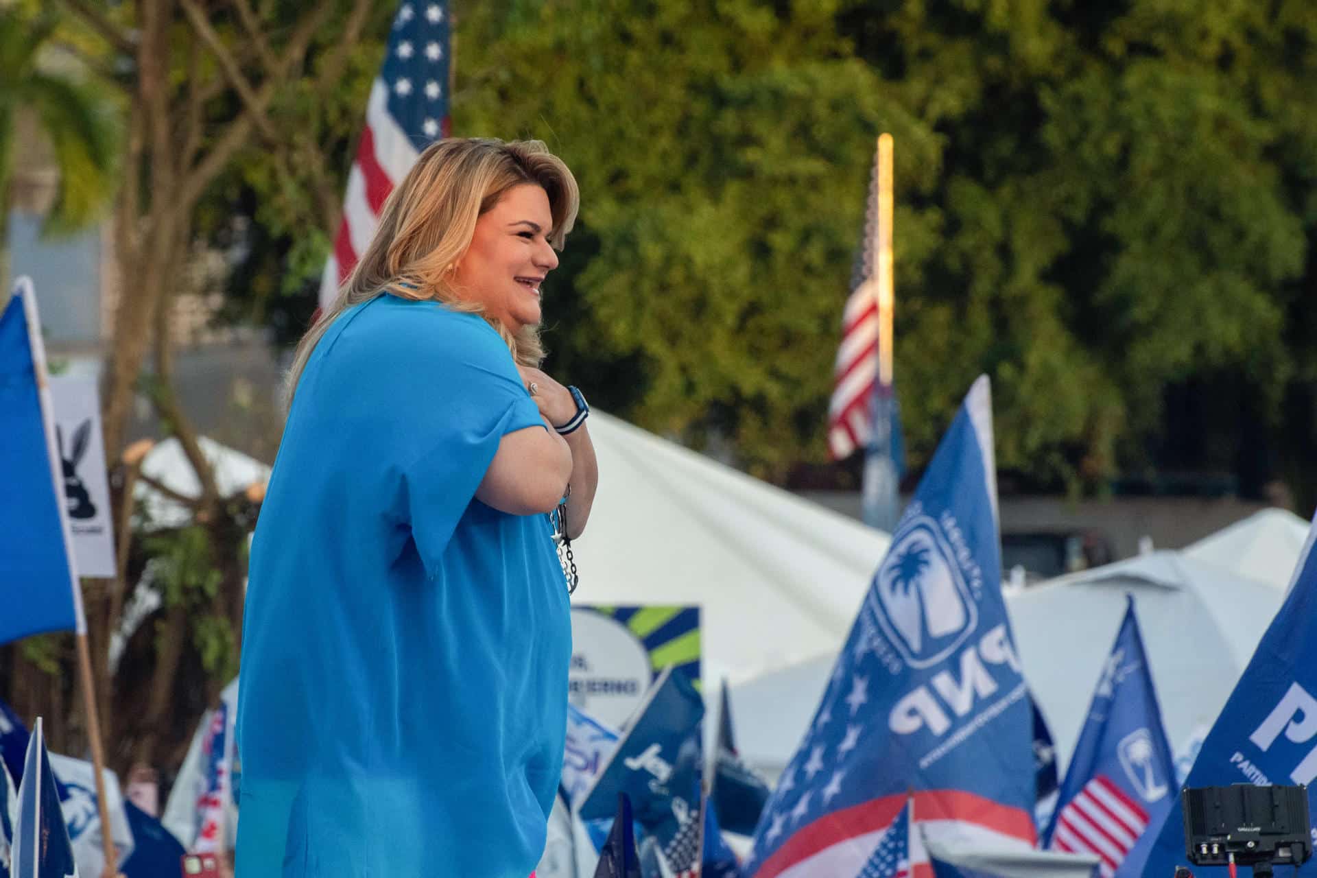 La candidata a la gobernación de Puerto Rico por el Partido Nuevo Progresista (PNP), Jenniffer González asiste al cierre de campaña este domingo, en Guaynabo (Puerto Rico).EFE/ Enid M Salgado