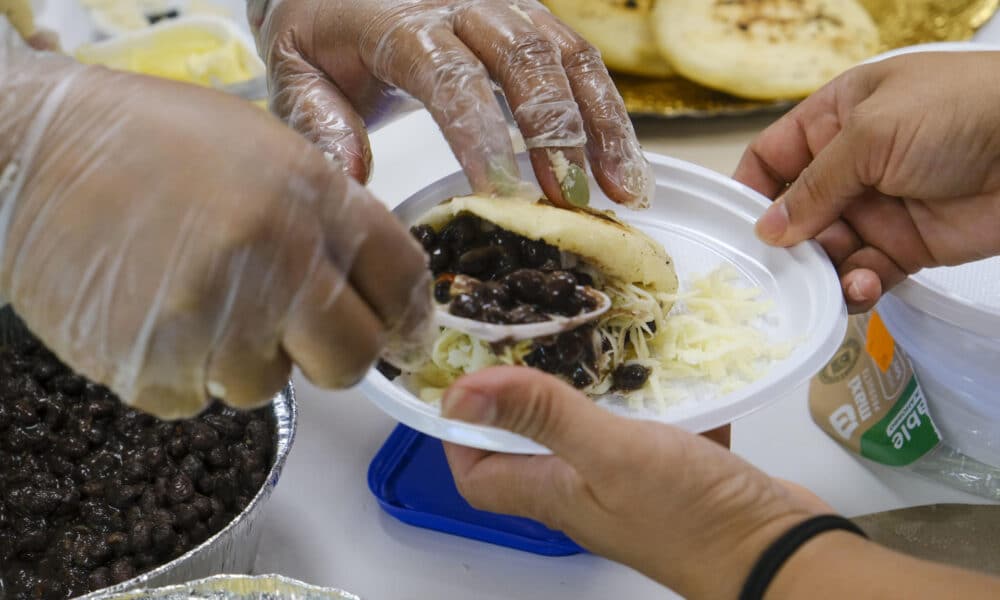 Fotografía de archivo en donde se observa una arepa venezolana. EFE/ Fernando Sanz