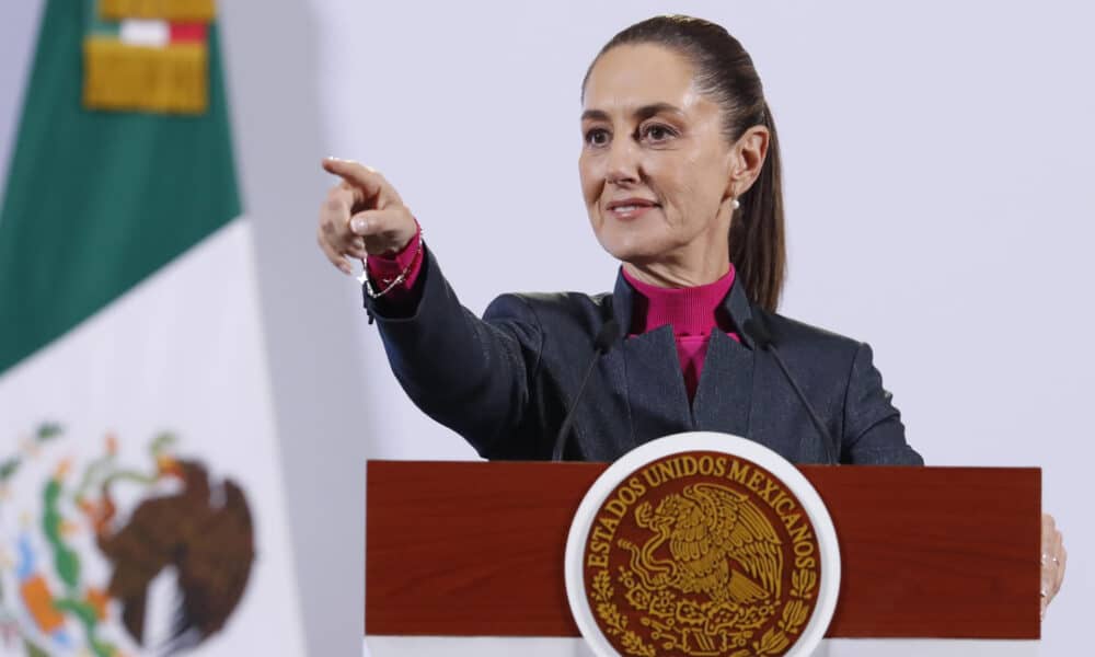 La presidenta de México, Claudia Sheinbaum, participa durante una rueda de prensa este viernes, en Palacio Nacional en Ciudad de México (México). EFE/ Mario Guzmán