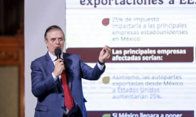 El secretario de Economía, Marcelo Ebrard, participa este martes durante una conferencia de prensa de la presidenta de México Claudia Sheinbaum en Palacio Nacional, de la Ciudad de México (México). EFE/ Isaac Esquivel