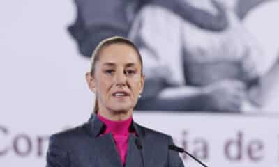 La presidenta de México, Claudia Sheinbaum, participa durante una rueda de prensa este viernes, en Palacio Nacional en Ciudad de México (México). EFE/ Mario Guzmán