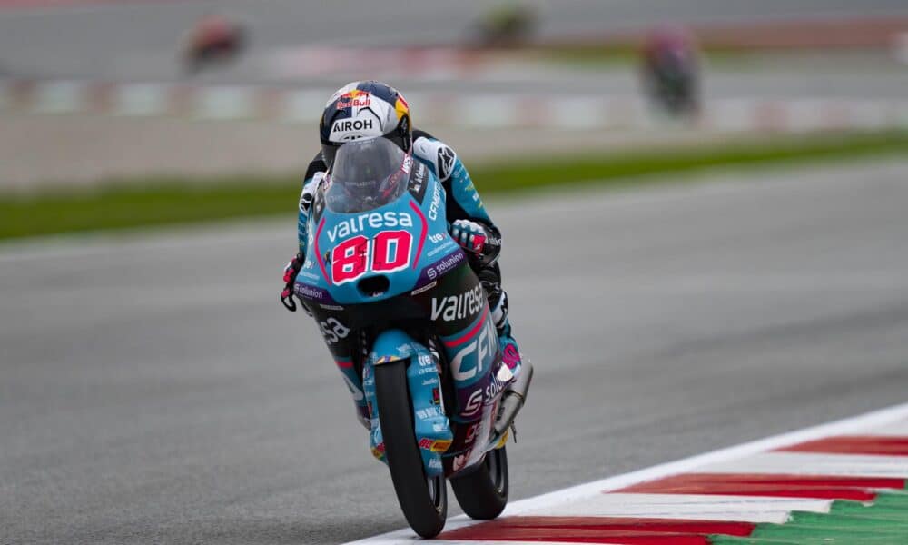 El piloto colombiano de Moto3, David Alonso del equipo CFMOTO Aspar Team, durante la primera sesión de entrenamientos libres para el Gran Premio de Barcelona Solidaridad de MotoGP disputada en el circuito Barcelona-Cataluña de Montmeló .EFE/ Siu Wu