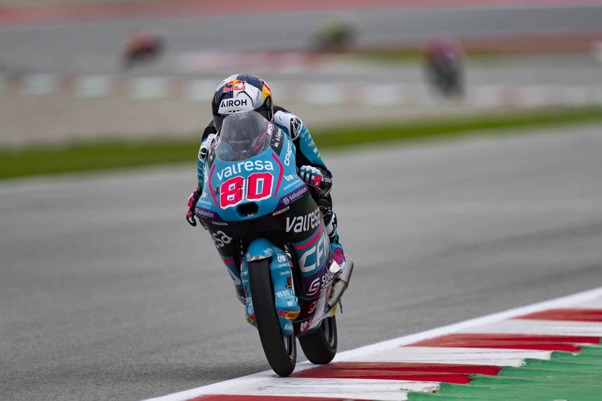 El piloto colombiano de Moto3, David Alonso del equipo CFMOTO Aspar Team, durante la primera sesión de entrenamientos libres para el Gran Premio de Barcelona Solidaridad de MotoGP disputada en el circuito Barcelona-Cataluña de Montmeló .EFE/ Siu Wu