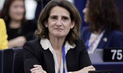 La vicepresidenta ejecutiva de la Comisión Europea para una Transición Limpia, Justa y Competitiva, Teresa Ribera, en el debate y aprobación del Colegio de Comisarios en el Parlamento Europeo en Estrasburgo, Francia, 27 de noviembre de 2024. 
EFE/EPA/RONALD WITTEK