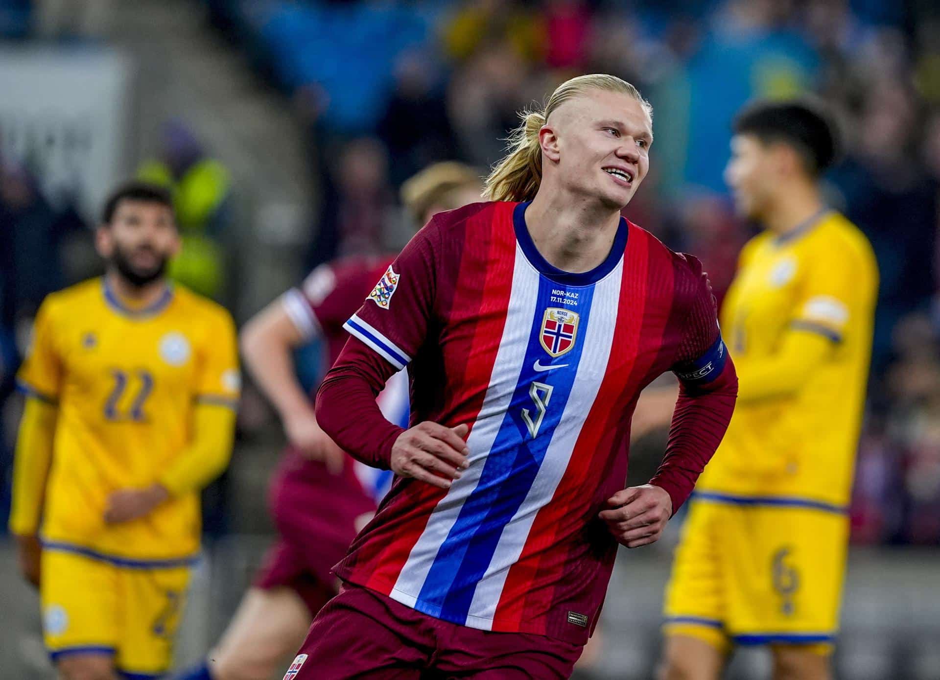 El delantero noruego Erling Braut Haaland celebra uno de sus tres goles durante el partido de la UEFA Nations League jugado en el Ullevaal Stadium, Oslo, Noruega. EFE/EPA/Terje Pedersen