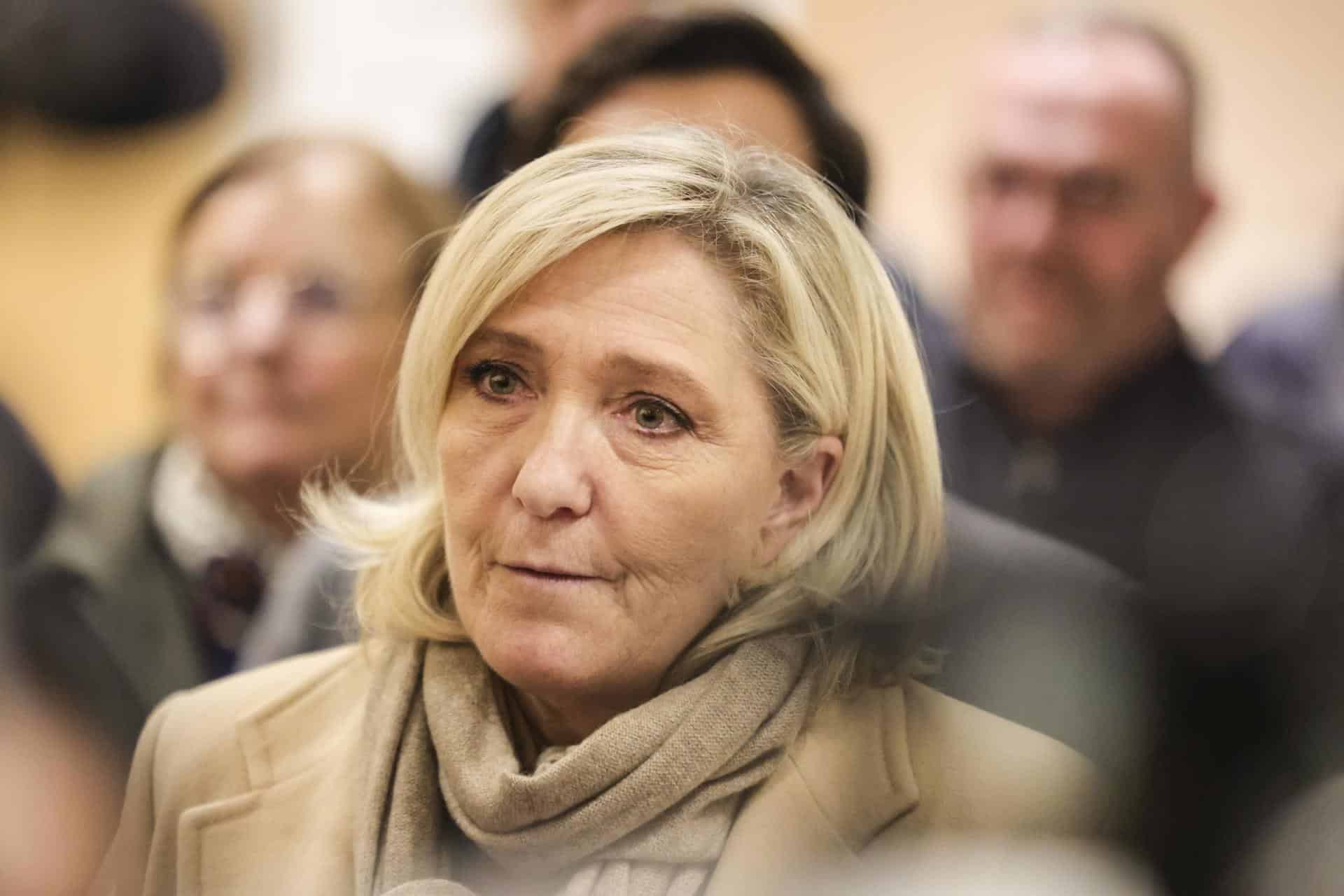 La líder de la extrema derecha francesa, Marine Le Pen, en el palacio de justicia de París, el 27 de noviembre de 2024. EFE/EPA/TERESA SUAREZ