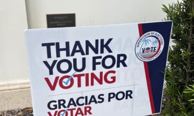 Fotografía de un cartel que agradece por votar en las elecciones presidenciales, este 5 en el Centro de recreación Morton y Barbara Mandel en Palm Beach, Florida (Estados Unidos). Decenas de simpatizantes de Donald Trump se reunieron en el centro de votación del Morton and Barbara Mandel Recreation Center, de Palm Beach (Florida, EE.UU.), para apoyarlo y acompañarlo a votar en el lugar. EFE/ Alicia Civita