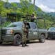 Fotografía de archivo fechada el 14 de junio de 2024, de integrantes del Ejercito Mexicano en un reten de vigilancia, en la comunidad de Tila, municipio de Yajalón, estado de Chiapas (México). EFE/ Carlos López