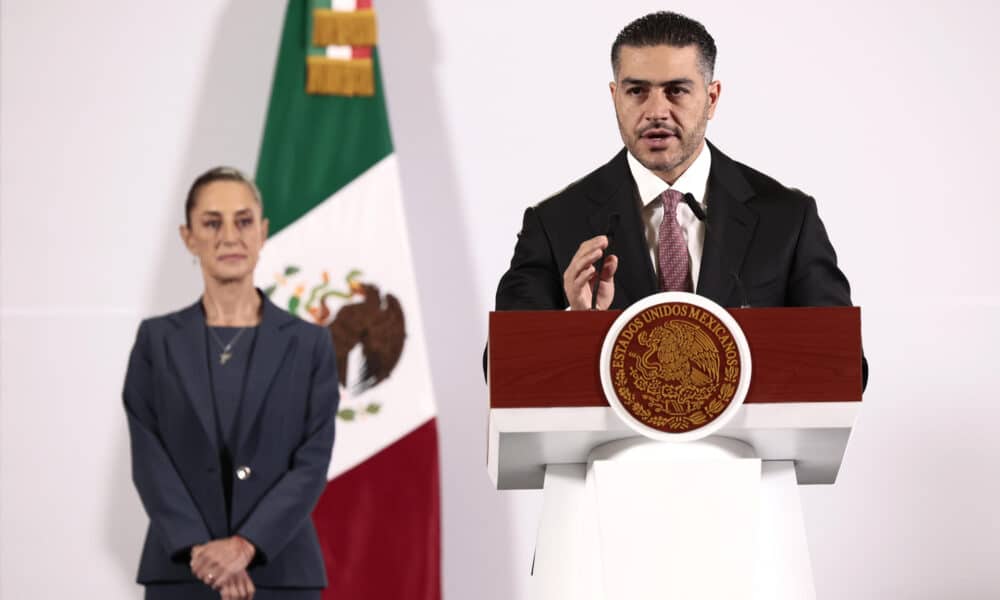 El secretario de Seguridad y Protección Ciudadana, Omar García Harfuch, participa este martes, durante una rueda de prensa de la presidenta de México, Claudia Sheinbaum, en Palacio Nacional en la Ciudad de México (México). EFE/José Méndez