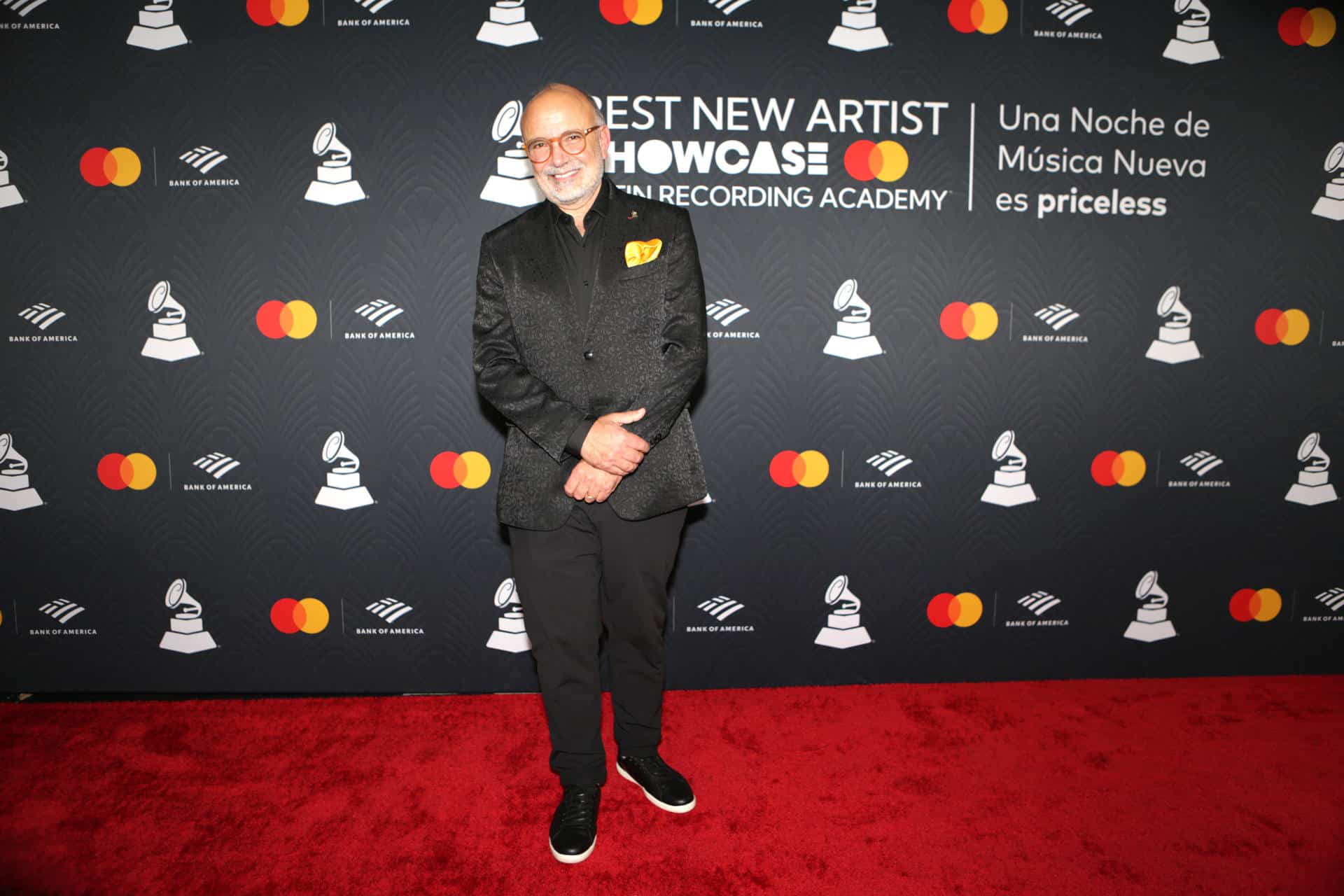 El director ejecutivo de la Academia Latina de la Grabación, Manuel Abud posa en la alfombra de la ceremonia de presentación del Mejor Artista Nuevo 2024, en Miami, Florida (Estados Unidos). EFE/ Marlon Pacheco