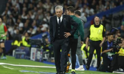 Carlo Ancelotti, entrenador del Real Madrid, durante el partido ante el Milan de la Liga de Campeones. EFE/ Juanjo Martin