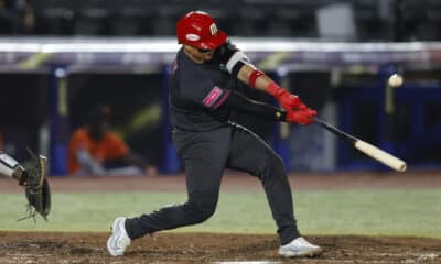 Alexis Wilson, de México, batea ante Países Bajos en un juego del Premier 12 de la Confederación Mundial de Béisbol y Sóftbol (WBSC) disputado, este miércoles, en el Estadio Panamericano de Béisbol, en Guadalajara, Jalisco (México). EFE/Francisco Guasco