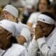 Familiares de presos políticos lloran en una charla durante un encuentro en Caracas (Venezuela). EFE/ Ronald Peña