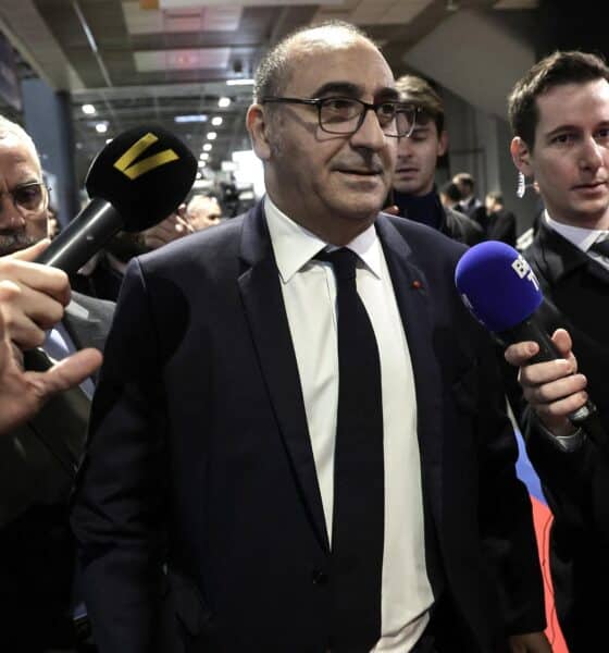 Foto de archivo del Prefecto de Policía de París, Laurent Nuñez (C), responsable de la seguridad del partido Francia-Israel, de la Liga de las Naciones. EFE/EPA/CHRISTOPHE PETIT TESSON