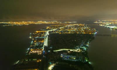 Fotografía aérea de sectores sin luz en Guayaquil (Ecuador). EFE/ Mauricio Torres