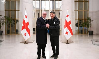 El presidente de la FIFA, Gianni Infantino (i), visitó hoy Georgia donde supervisó las instalaciones de cara a que su capital, Tiflis, acoja la final de la Liga de Campeones en 2028. EFE/Federación de Fútbol Georgiana/ Lasha Kuprashvili/