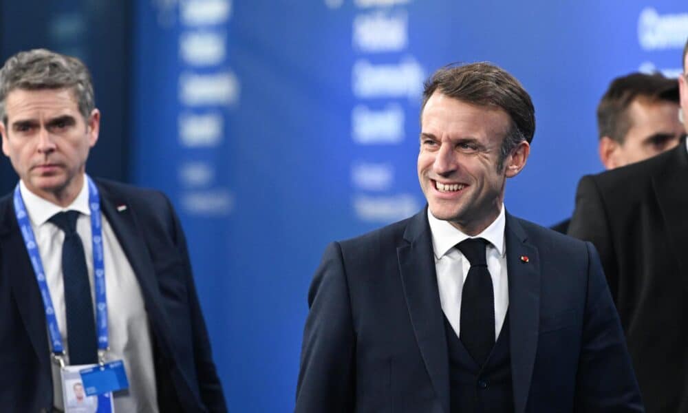 El presidente francés Emmanuel Macron (D) durante la quinta cumbre de la Comunidad Política Europea (EPC) en el Puskas Arena en Budapest, Hungría, el 07 de noviembre de 2024. (Hungría) EFE/EPA/SZILARD KOSZTICSAK HUNGRÍA FUERA