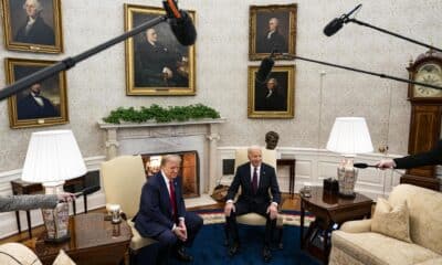 El presidente de EE. UU., Joe Biden (D), y el presidente electo, Donald Trump, durante una reunión en la Oficina Oval de la Casa Blanca en Washington, DC, EE. UU., el 13 de noviembre de 2024. EFE/Al Drago