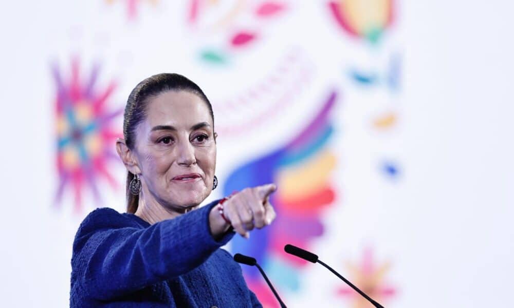 La presidenta de México Claudia Sheinbaum, habla este jueves durante una rueda de prensa matutina en Ciudad de México (México). EFE/Sáshenka Gutiérrez