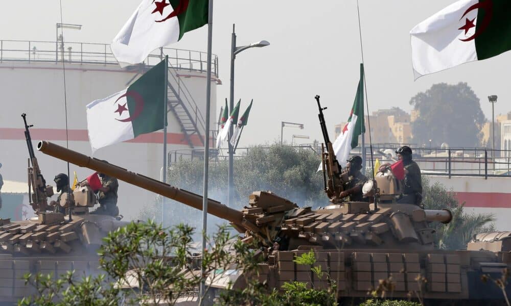 Soldados argelinos participan en el desfile militar que conmemora el 70.º aniversario de la Revolución Argelina en Argel, Argelia, 01 de noviembre de 2024. Los argelinos comenzaron la Guerra Nacional de Liberación contra Francia el 01 de noviembre de 1954, y el 05 de julio de 1962, Argelia se convirtió en independiente. (Francia, Argel) EFE/EPA/STR