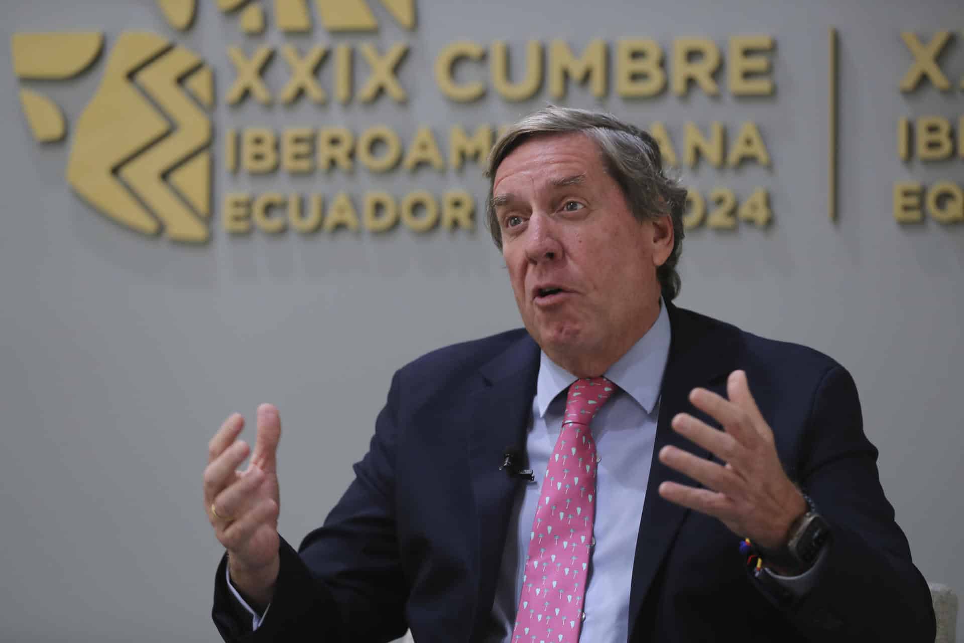 El eurodiputado español Gabriel Mato, copresidente de la Asamblea Parlamentaria Europea-Latinoamericana (Eurolat), habla en una entrevista con EFE este viernes en Cuenca (Ecuador). EFE/ José Jácome