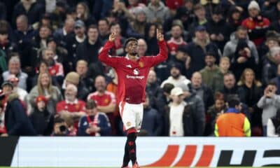 El futbolista del Manchester United Amad Diallo  celebra su gol contra el PAOK. EFE/EPA/ADAM VAUGHAN