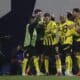 El jugador del Dortmund Ramy Bensebaini (3d) celebra con sus compañeros el 2-0 durante el partido de la UEFA Champions League que ha jugado Dinamo Zagreb y Borussia Dortmund en Zagreb, Croacia. EFE/EPA/ANTONIO BAT