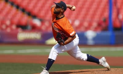 El lanzador Kevin Kelly, de Países Bajos, en acción durante el partido del torneo Premier 12 de béisbol ganado a Panamá por 9-8 en la ciudad mexicana de Guadalajara. EFE/Francisco Guasco