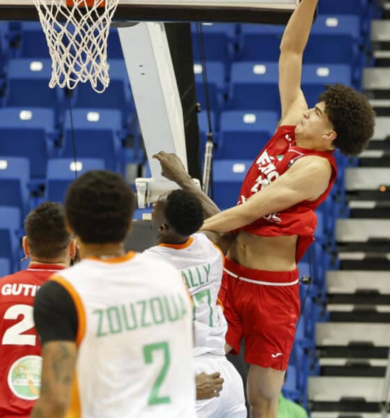 Karim Lopez de Mexico lanza un balón durante el Torneo Preolímpico FIBA 2024 entre Costa de Marfil y México, en el Coliseo Jose Miguel Agrelot, en San Juan (Puerto Rico). Imagen de archivo. EFE/Thais Llorca