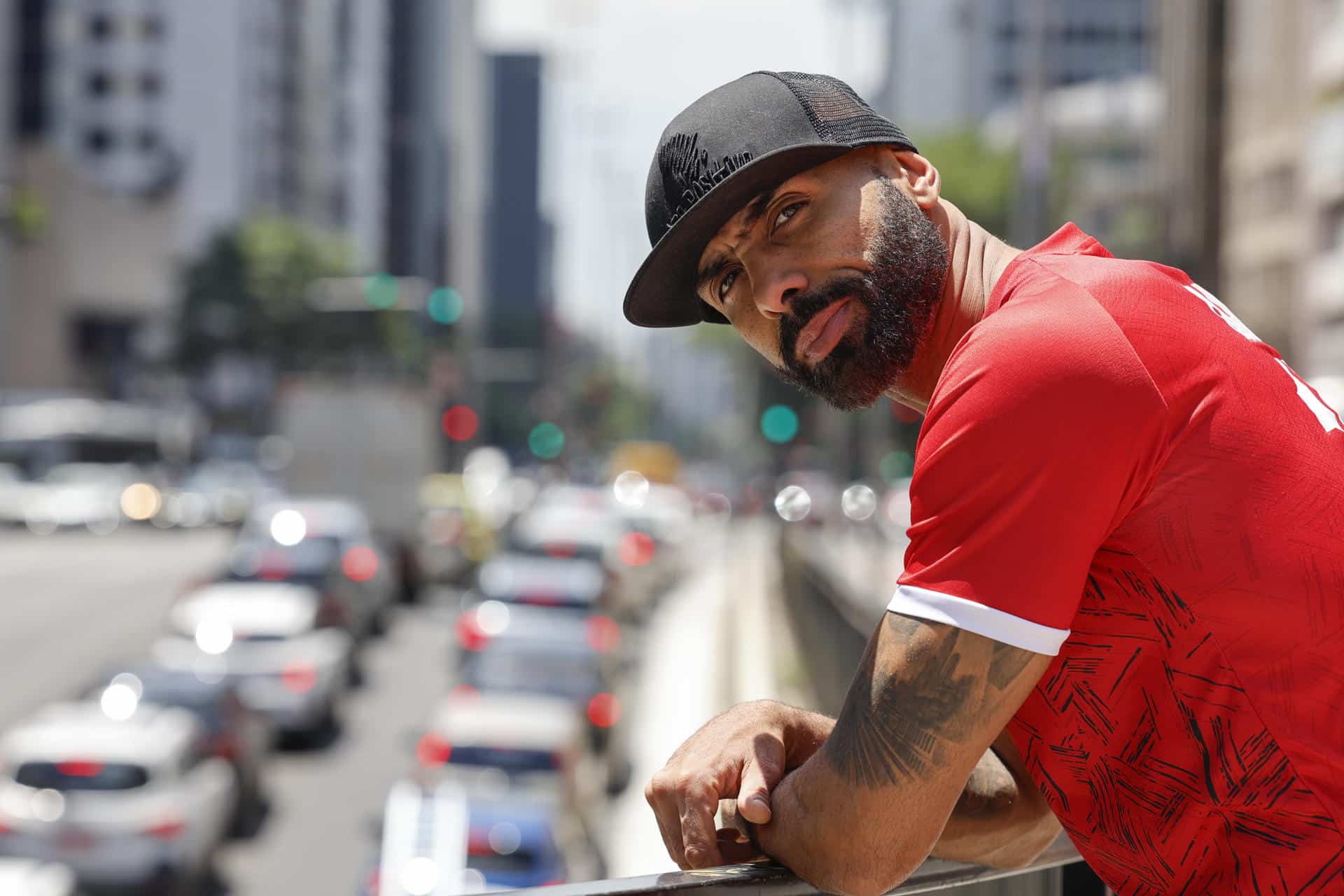 El rapero español Domingo Antonio Edjang Moreno, conocido como 'El Chojin', posa durante una entrevista con EFE en São Paulo (Brasil). EFE/Sebastiao Moreira