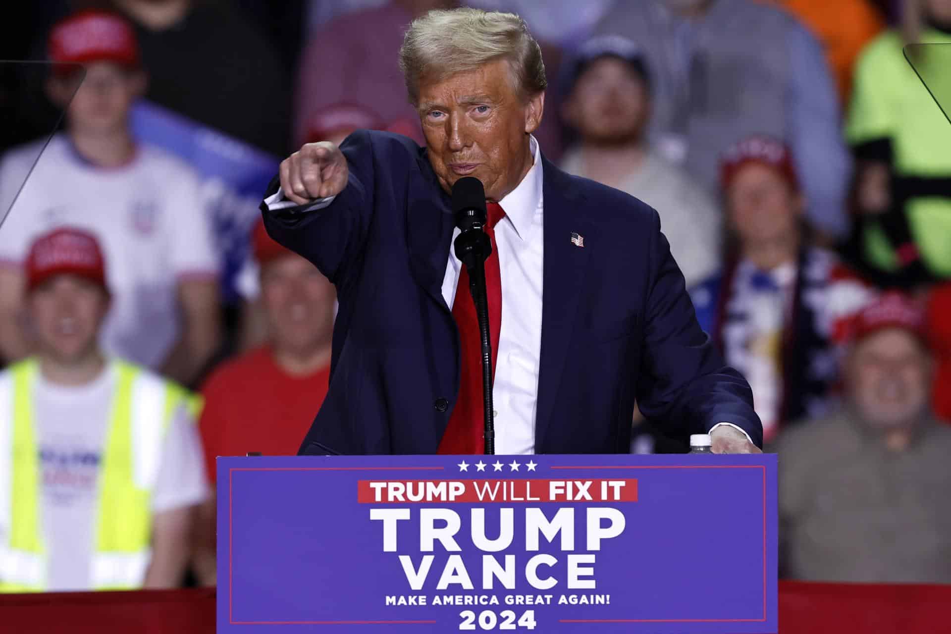 El candidato presidencial republicano Donald Trump durante un acto de campaña celebrado en Grand Rapids, Michigan, Estados Unidos. EFE/ CJ Gunther