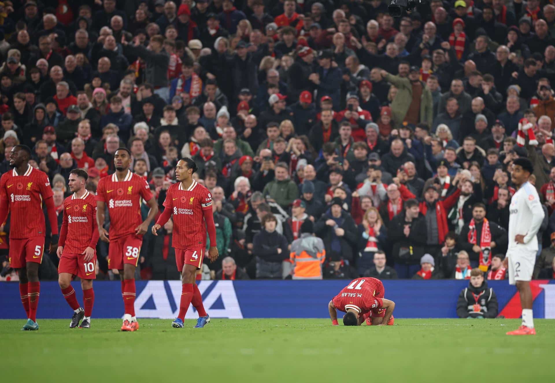 El delantero del Liverpool Mohamed Salah celebra el 2-0 durante el partido de la Premier League que han jugado Liverpool FC y Aston Villa FC, en Liverpool, Reino Unido. EFE/EPA/ADAM VAUGHAN