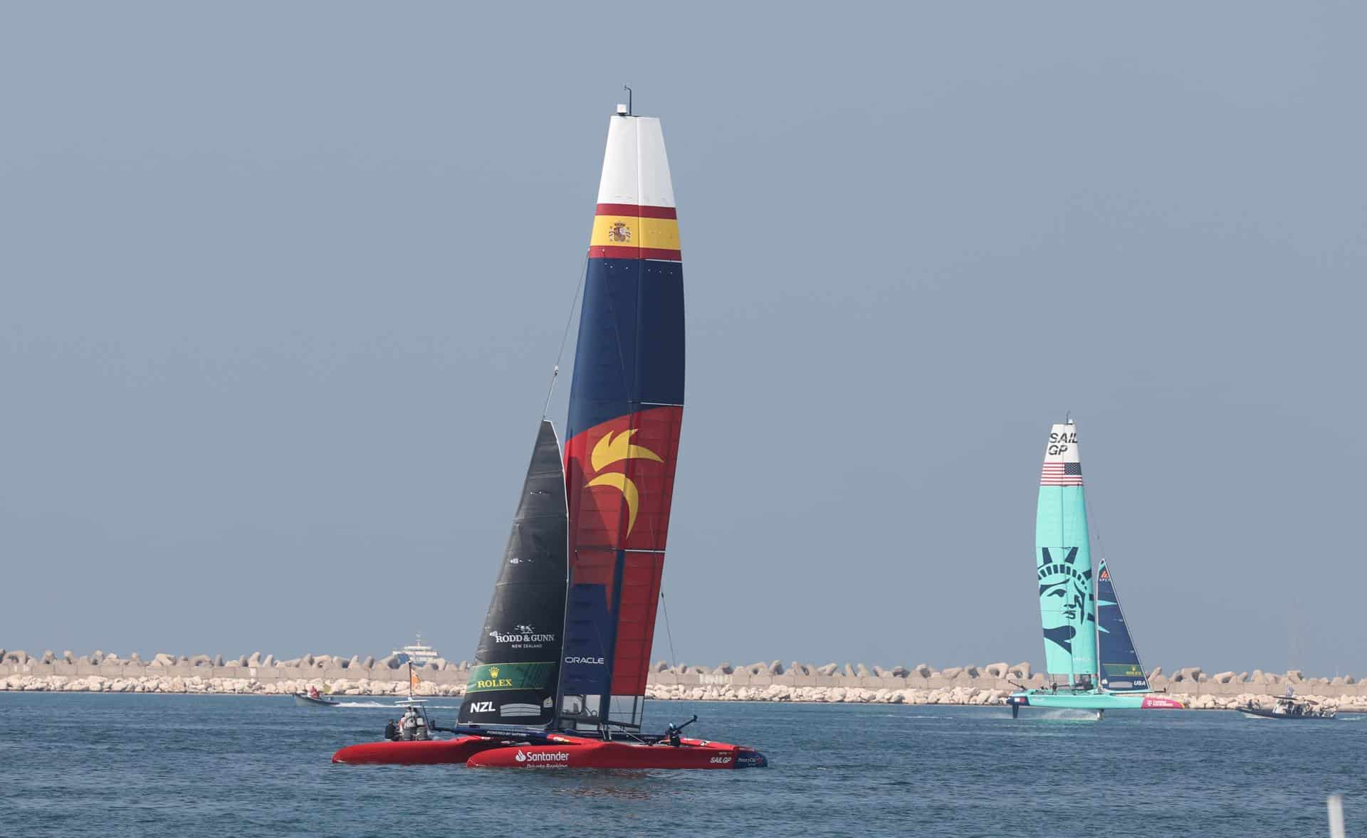 Los equipos de España y Estados Unidos entrenan este jueves en Dubái. EFE/EPA/ALI HAIDER