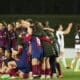 Las jugadoras del Barça celebran su triunfo por 0-3 ante el Real Madrid en el encuentro de la jornada 21 de Liga F, en el estadio Alfredo Di Stéfano en Madrid, en una foto de archivo. EFE/Kiko Huesca