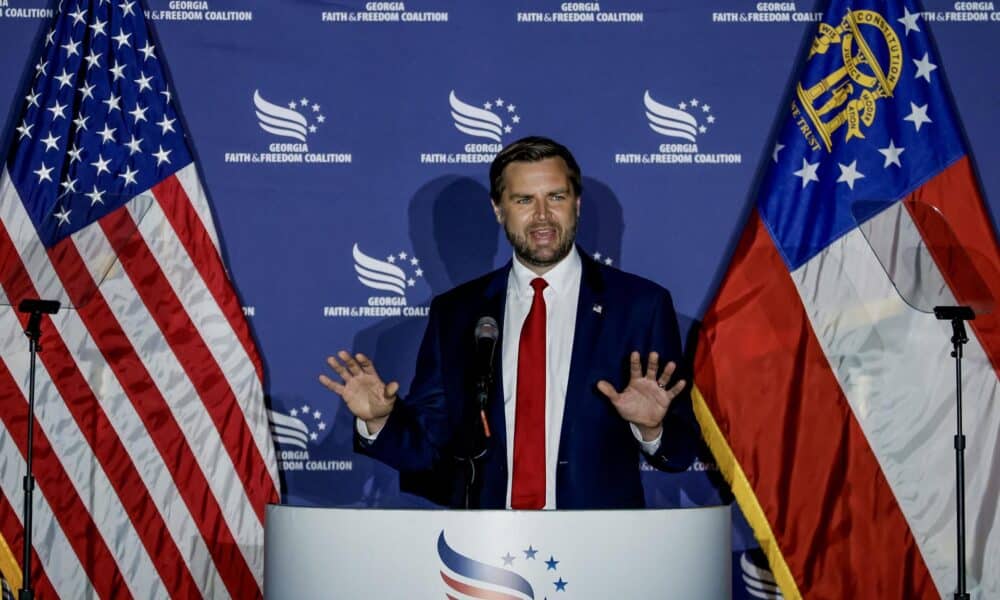 Fotografía de archivo del candidato a la vicepresidencia por el Partido Republicano y senador de Ohio, J.D. Vance, en la cena de la Coalición de Fe y Libertad de Georgia en Atlanta, Georgia, EE. UU., el 16 de septiembre de 2024. EFE/EPA/ERIK S. LESSER