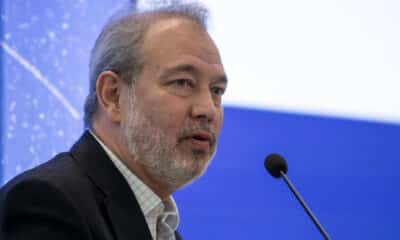 El director del Centro de Primera Infancia, Manuel Pérez Jiménez habla durante el Foro Internacional de Primera Infancia con el panel Desafíos críticos para la infancia en América Latina, pobreza, migración y cambio climático, este miércoles en la ciudad de Monterrey (México). EFE/ Miguel Sierra