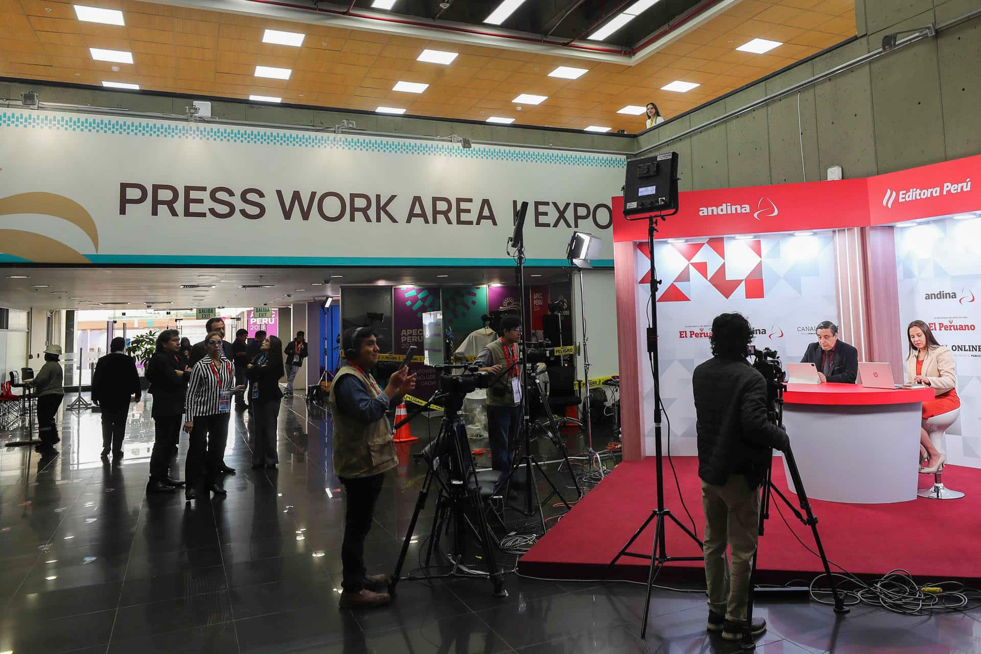 Fotografía del centro de prensa del Foro de Cooperación Económica de Asia Pacífico (APEC) este lunes en Lima (Perú). EFE/ Paolo Aguilar