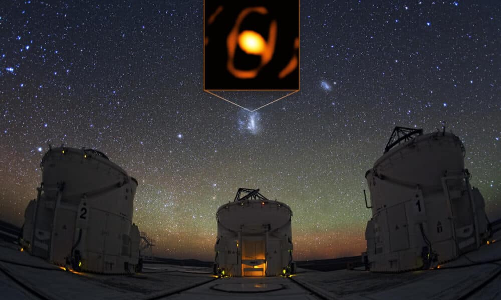 A pesar de la asombrosa distancia, el instrumento GRAVITY del Interferómetro del Very Large Telescope (VLTI) del Observatorio Europeo Austral (ESO), consiguió tomar una imagen en primer plano de la estrella gigante WOH G64. Esta imagen muestra la ubicación de la estrella dentro de la Gran Nube de Magallanes, con algunos de los telescopios auxiliares del VLTI en primer plano. ESO/K. Ohnaka et al./Y. Beletsky (LCO)