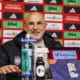 El seleccionador nacional, Luis de la Fuente, ofrece una rueda de prensa previo a la salida del equipo español hacia Dinamarca este jueves, desde Madrid. EFE/Pablo García Rfef