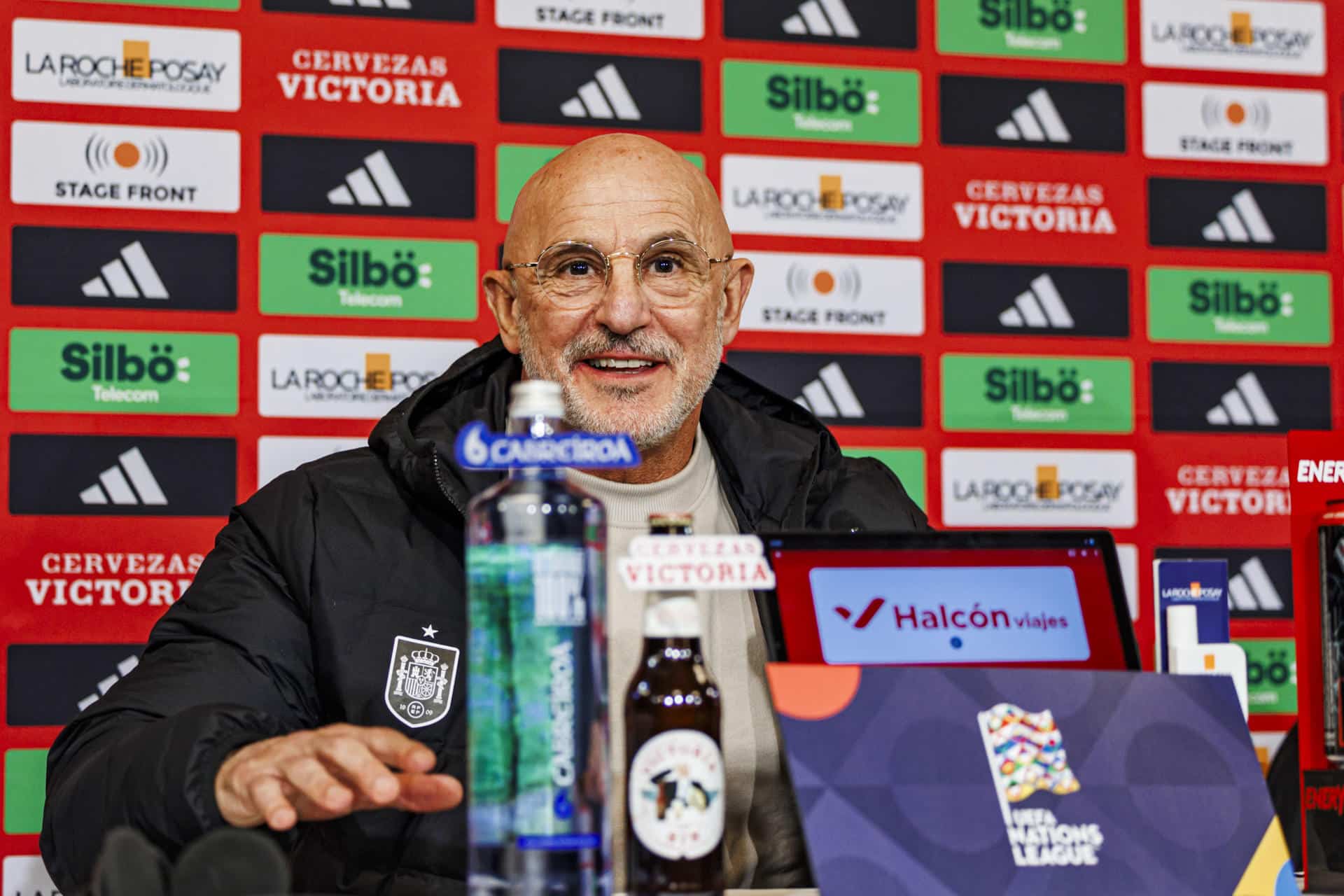 El seleccionador nacional, Luis de la Fuente, ofrece una rueda de prensa previo a la salida del equipo español hacia Dinamarca este jueves, desde Madrid. EFE/Pablo García Rfef