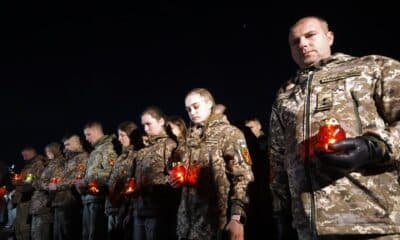 Soldados ucranianos recordando los 1.000 días que cumple la guerra en Ucrania. EFE/EPA/SERGEY DOLZHENKO