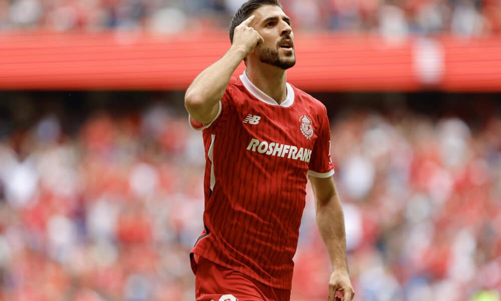 Joao Dias de Toluca celebra una anotación durante un partido en el estadio Nemesio Diez, en Toluca (México). Archivo. EFE/Alex Cruz