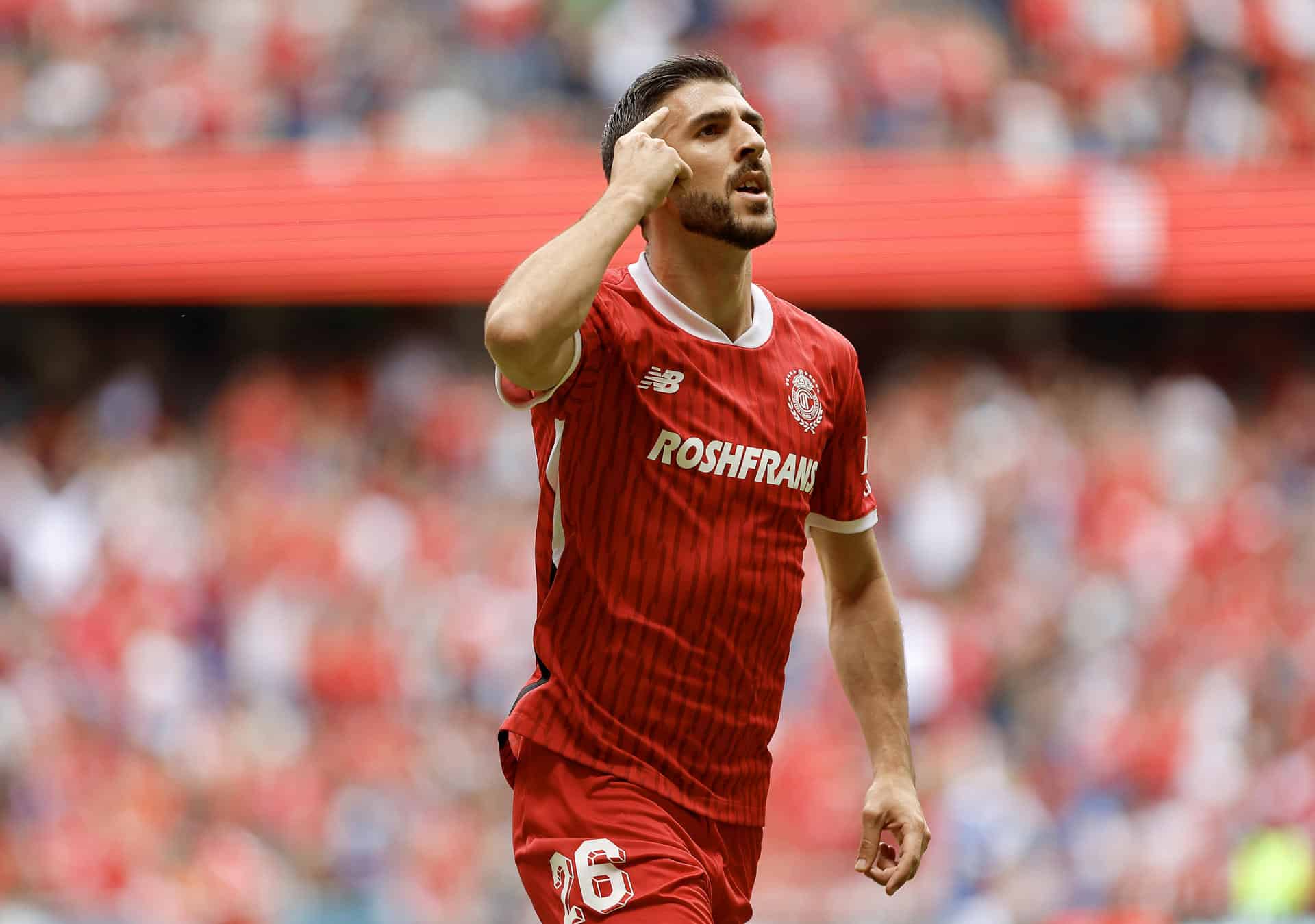 Joao Dias de Toluca celebra una anotación durante un partido en el estadio Nemesio Diez, en Toluca (México). Archivo. EFE/Alex Cruz