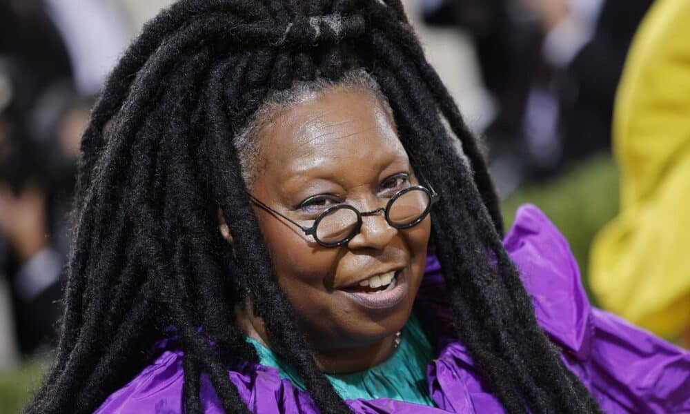 Foto de archivo de la actriz y presentadora televisiva Whoopi Goldberg, que prepara el lanzamiento global de un canal de televisión centrado exclusivamente en deporte femenino. EFE/EPA/JUSTIN LANE
EE.UU. GALA MET NUEVA YORK: Nueva York (Estados Unidos), 13/09/2021. - Whoopi Goldberg posa en la alfombra roja para la Gala Met 2021, en el Metropolitan Museum of Art’s Costume Institute, en Nueva York. EFE/JUSTIN LANE