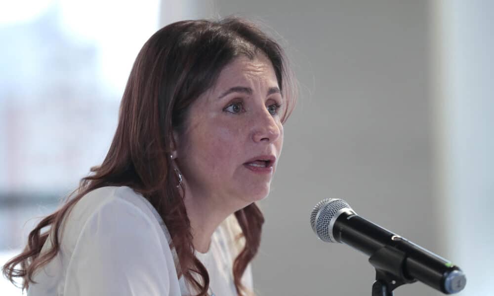 Fotografía de archivo de la defensora del pueblo, Iris Marín, en una rueda de prensa, en Bogotá (Colombia). EFE/ Carlos Ortega